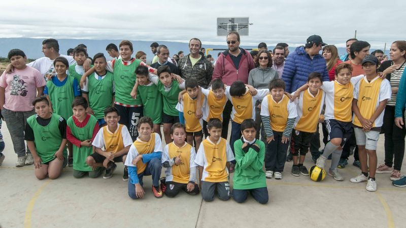 Lucía inauguró un playón deportivo en Valle Chico