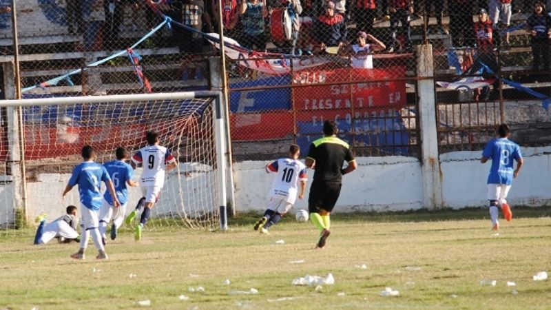 El “Santo” de Pomán fue como un “pez en el dique”