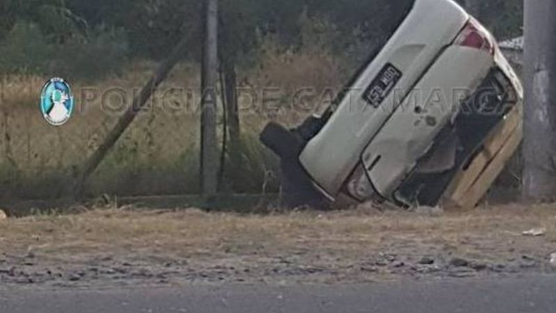 Volcó un auto en la ruta 4