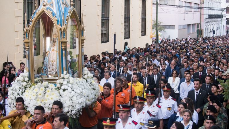 Lucía en la procesión de la Virgen del Valle