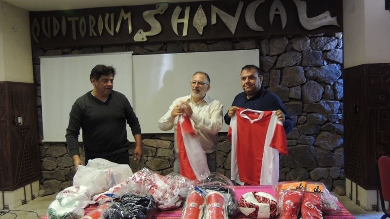 Entregaron indumentaria a clubes de Belén