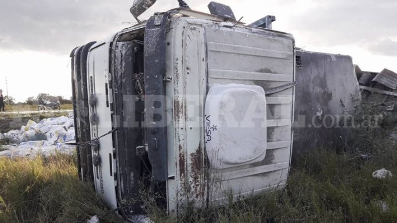 Violento choque entre camiones en la Ruta Nacional N°157