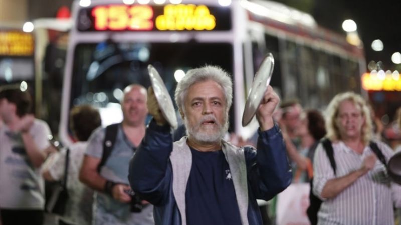 Protestan con un "ruidazo" contra el aumento de tarifas