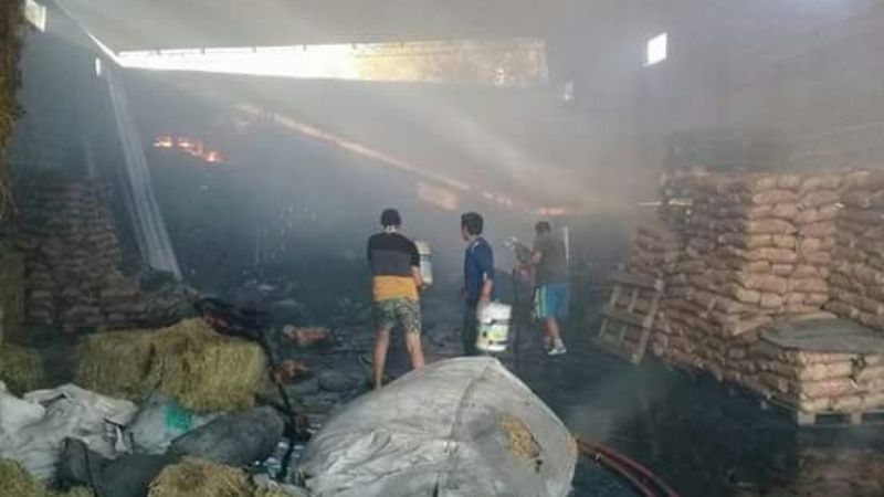 Incendio en un galpón con carbón en Recreo
