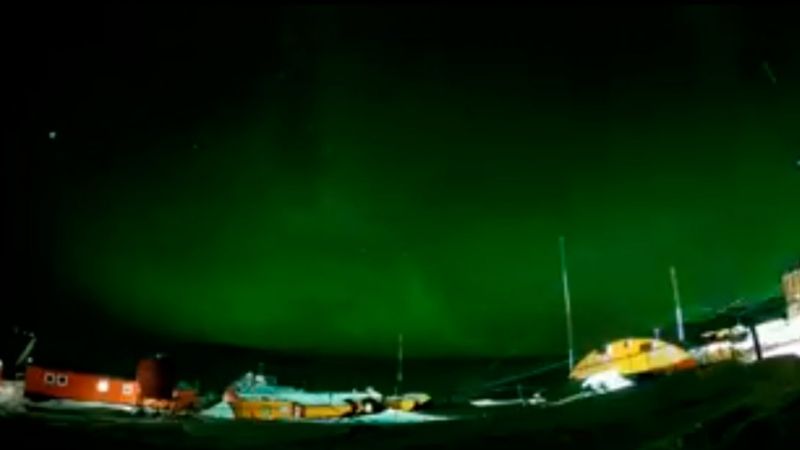 ¿Por qué se tiñó de verde el cielo en la Antártida Argentina?