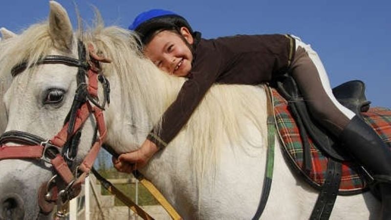 Uniendo Lazos con Equinoterapia