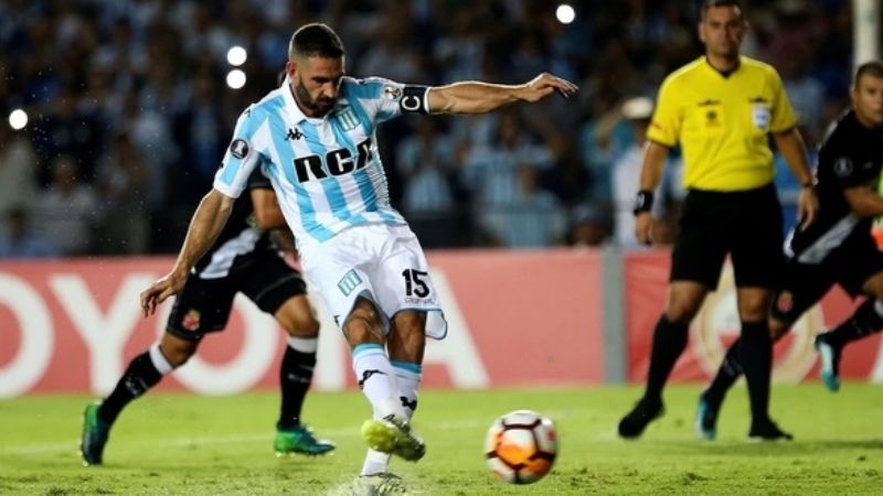 “Licha” López a un penal de igualar el récord de Palermo