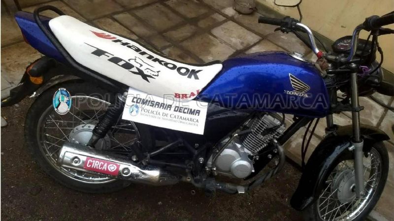 Secuestran una moto abandonada en la costanera del Río del Valle