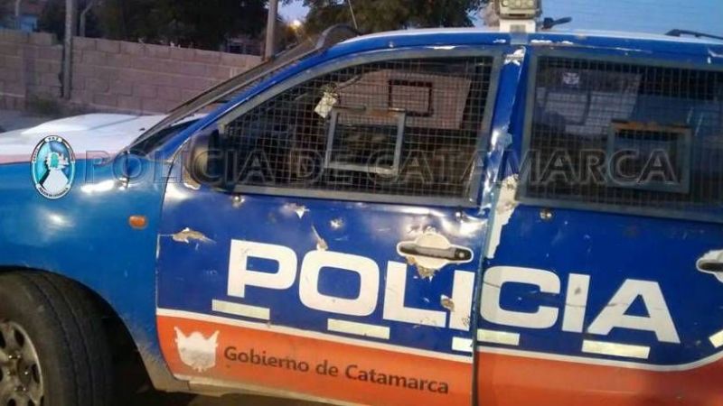 Un móvil policial chocó contra un poste persiguiendo a ladrones