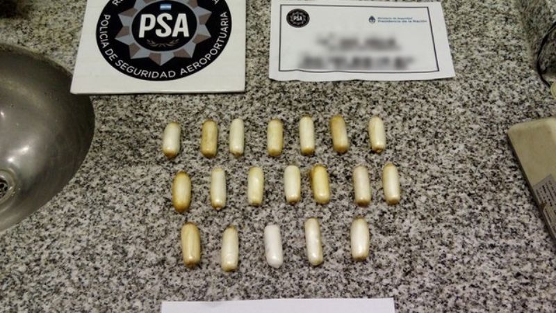 Detuvieron a una “mula” en el aeropuerto de Ezeiza