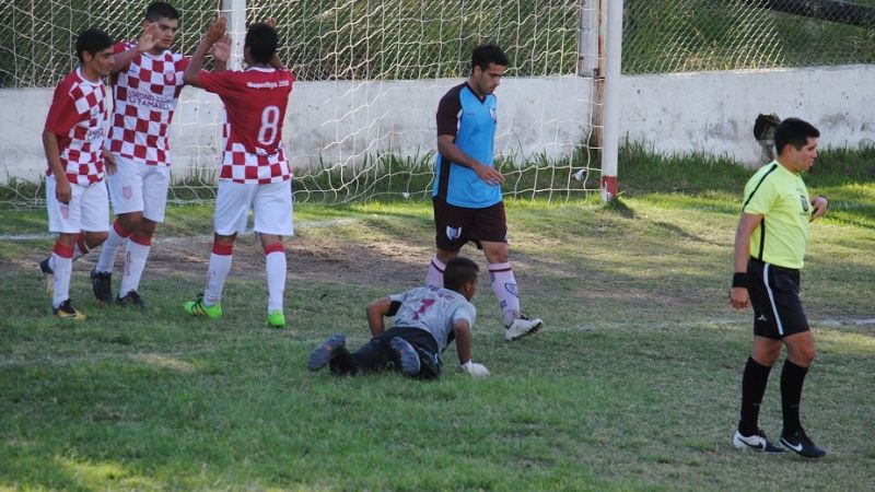 Coronel Daza, La Tercena y La Merced lideran sus zonas de la Superliga