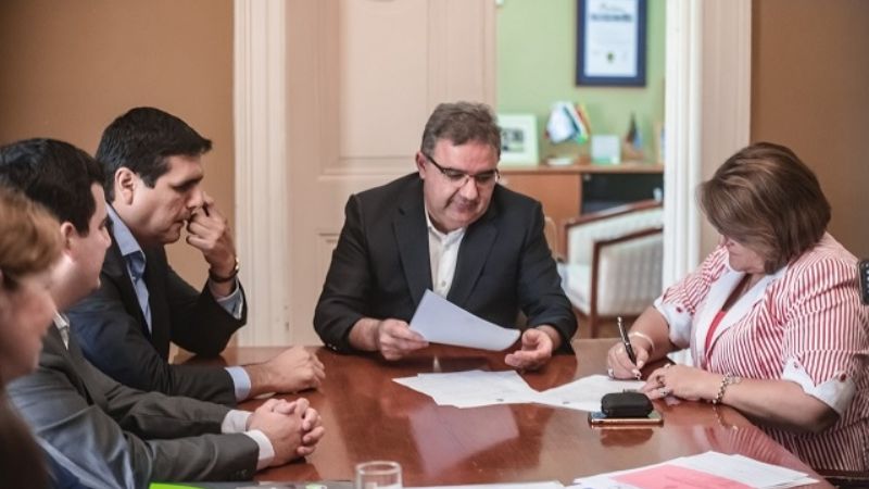 Acuerdo para el traslado del Instituto Hood