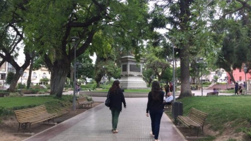 Agrimensores darán asesoramiento gratuito en la Plaza 25 de Mayo