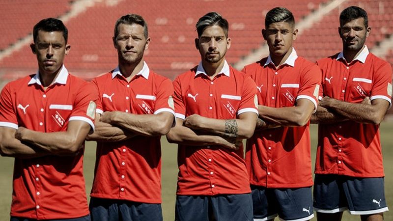Independiente juega hoy con una camiseta “retro”