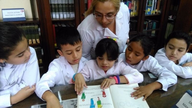 Niños visitaron la Biblioteca Julio Herrera