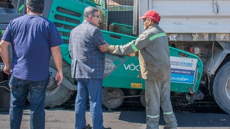 Pavimentan cuadras del Bº Magisterio