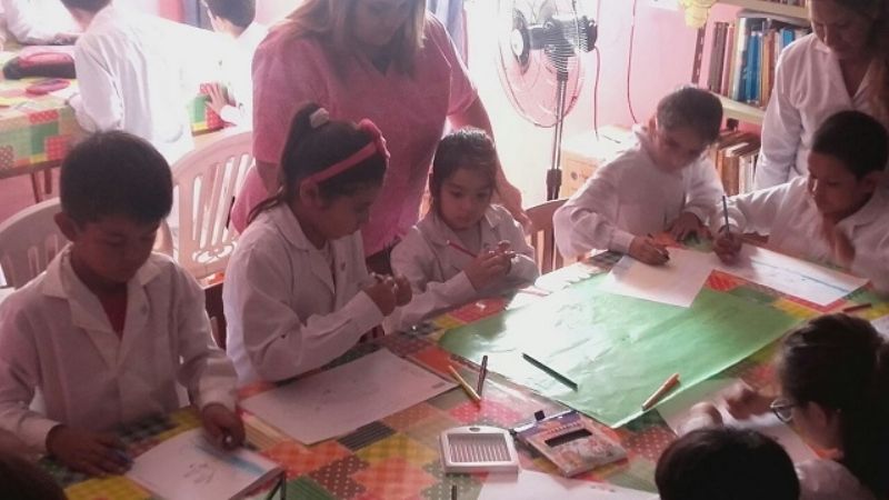 Biblioteca recibió la visita de alumnos
