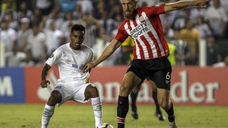 Estudiantes perdió con el Santos y se complicó