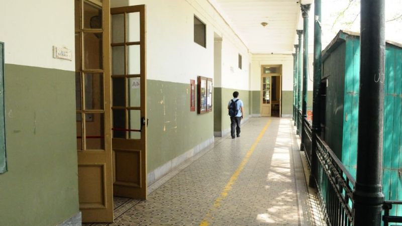 Descubrieron a alumnos cuando ingerían bebidas alcohólicas en el aula