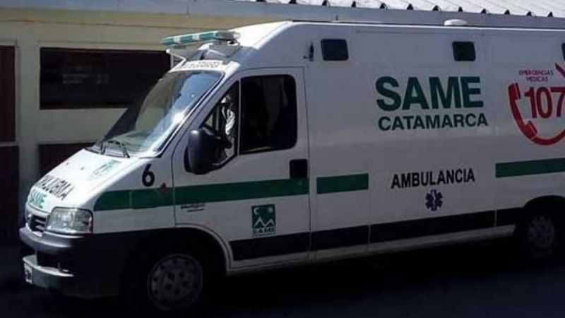 Policías asistieron a una mujer con convulsiones en plena calle