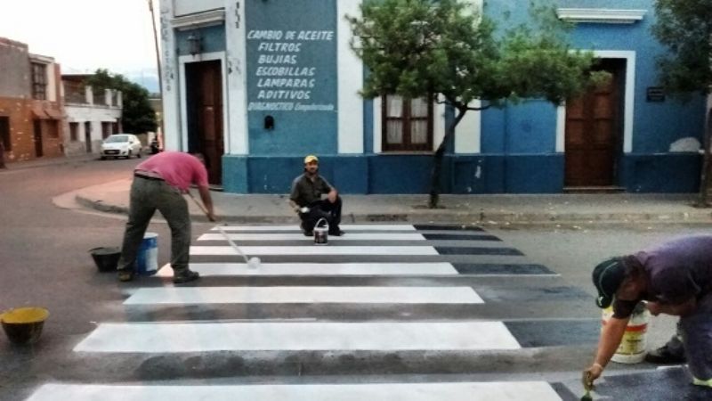 Colocan señalización horizontal con perspectiva