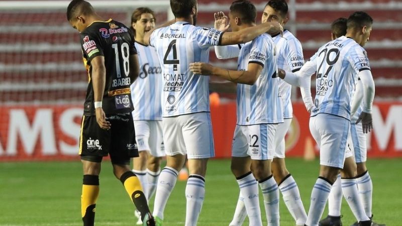 Atlético goleó 3-0 a The Strongest y sueña con pasar a 8vos.