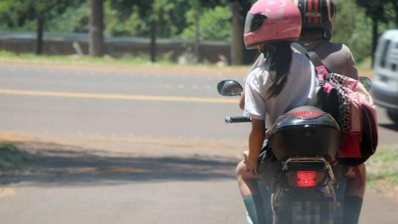 Los menores de 12 años no pueden viajar más en moto