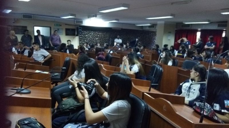 Alumnos de Valle Viejo visitaron el Senado