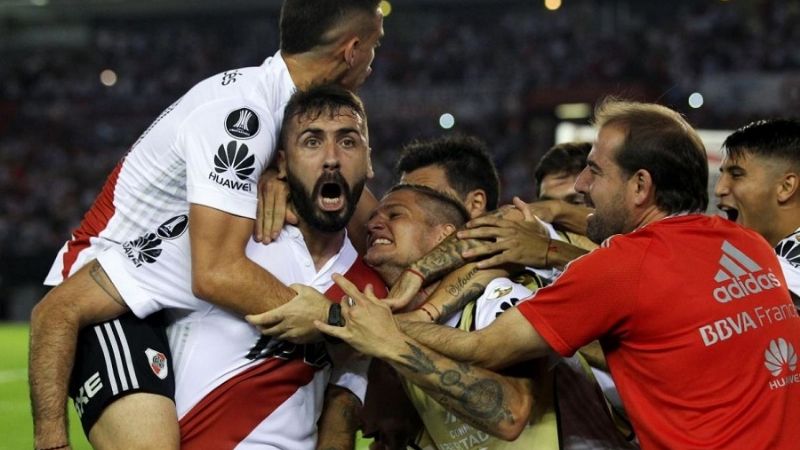 River venció a Emelec y lidera el Grupo D