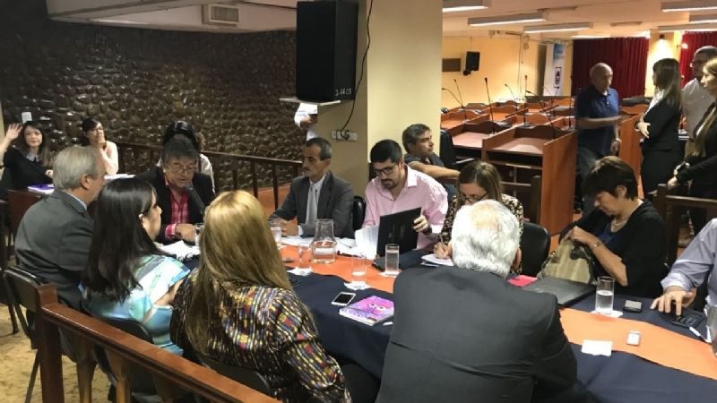 Para Andrada, Cáceres y Sesto de Leiva violan la Constitución