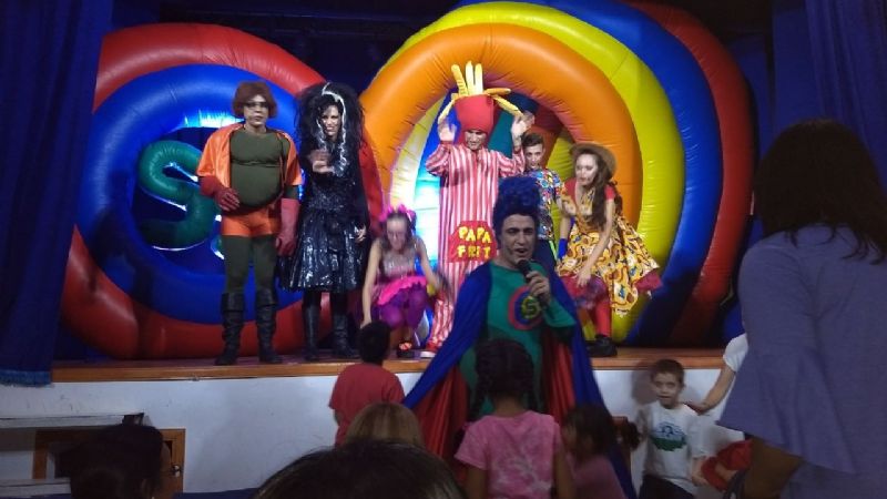 Gala de Teatro: Super Saludable "El maravilloso mundo de la alimentos"