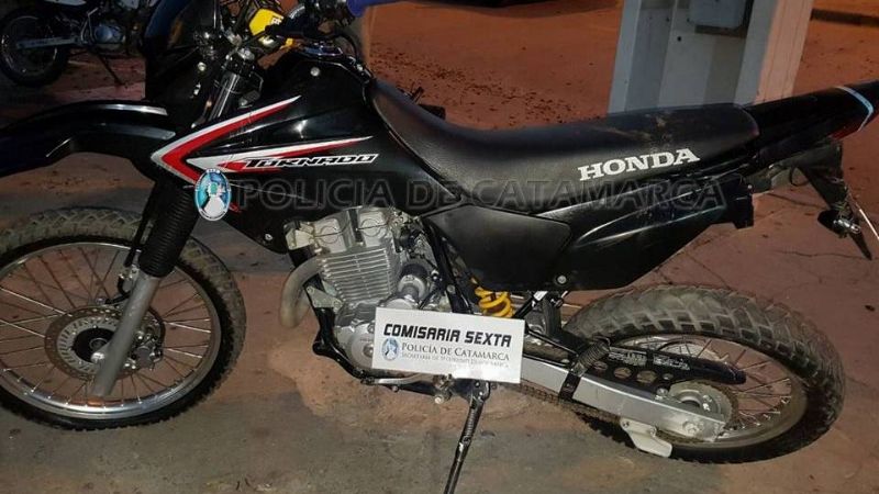 Motochorros se frustraron por un arrebato, chocaron y se fugaron
