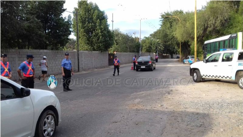 Secuestran vehículos en los ingresos a El Jumeal