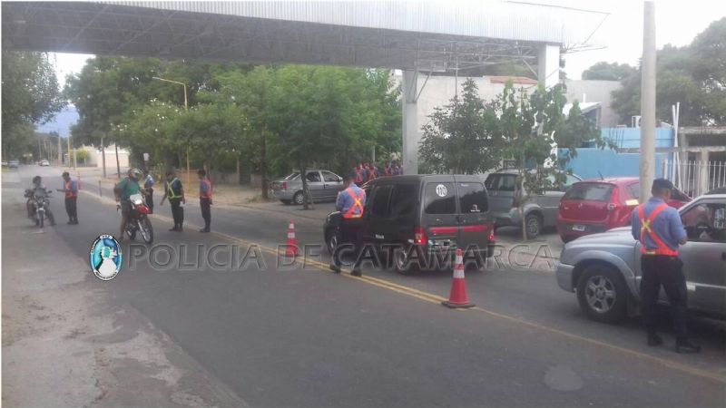 Secuestran vehículos en los ingresos a El Jumeal