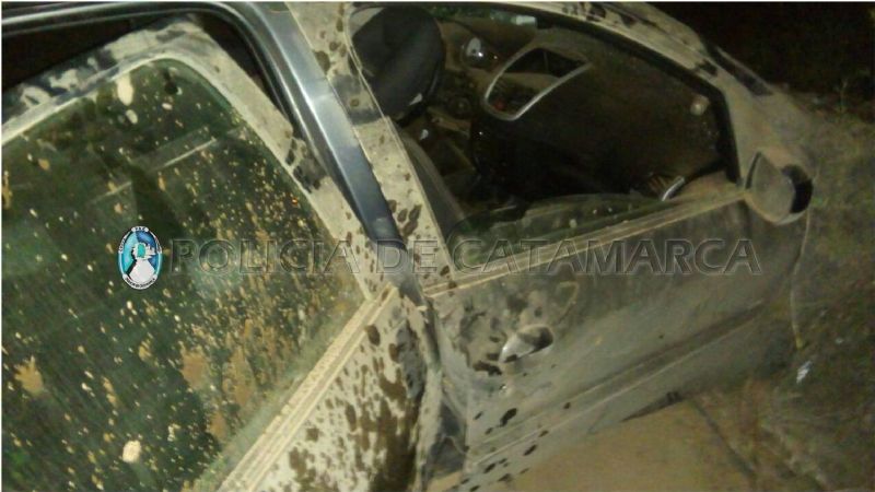 Dos heridos tras un terrible vuelco en Capayán