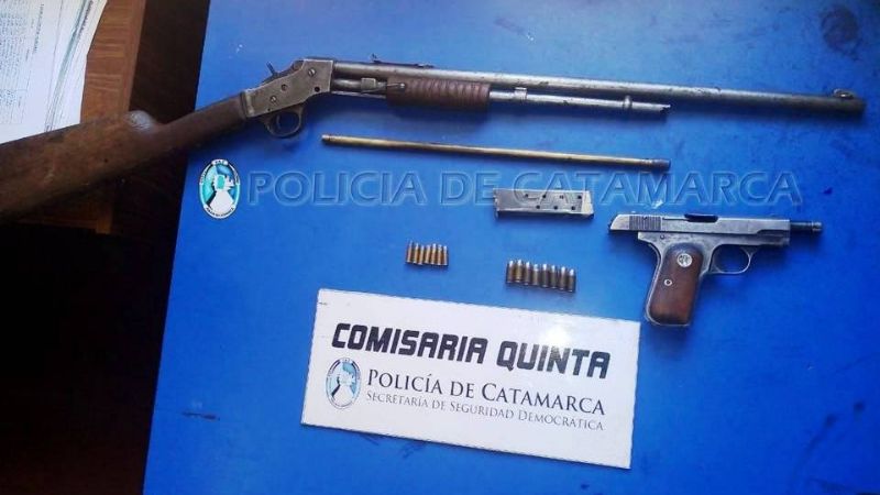 Le encontraron a un anciano dos armas de fuego con cartuchos