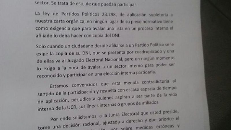 UCR: piden prórroga y que se "reconsidere" la decisión de presentar DNI de avales