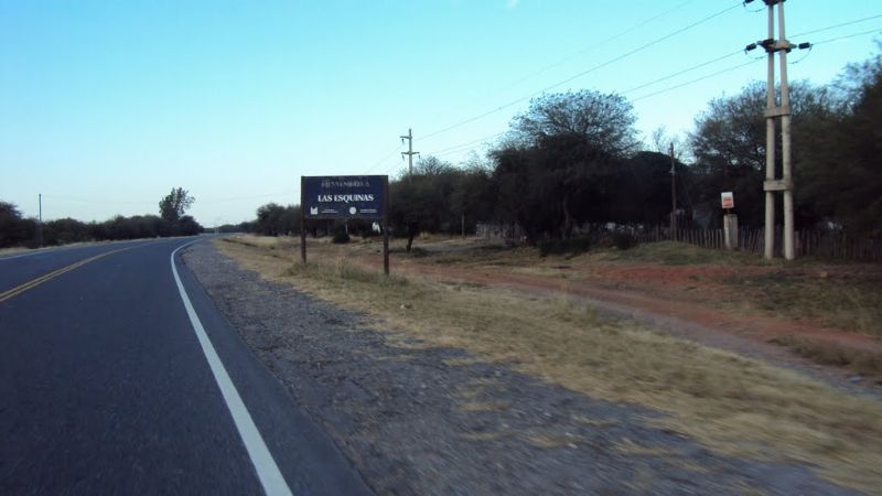 Embistió a un burro cerca de Las Esquinas