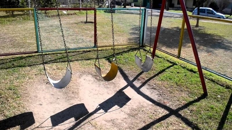 Policías encontraron a una nena de 2 años, sola en una plaza