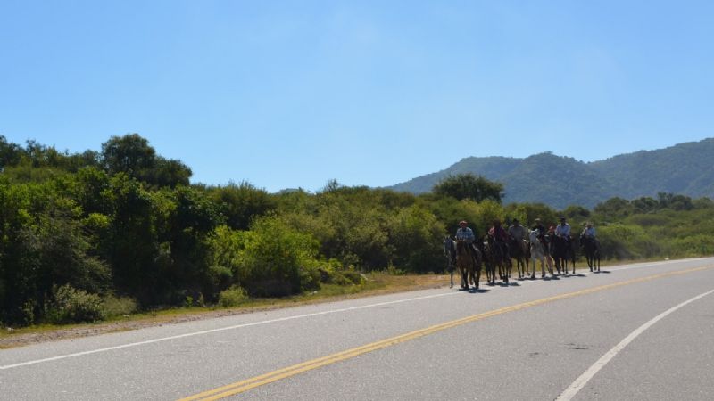 Transitar con precaución por la ruta 38 por presencia de jinetes