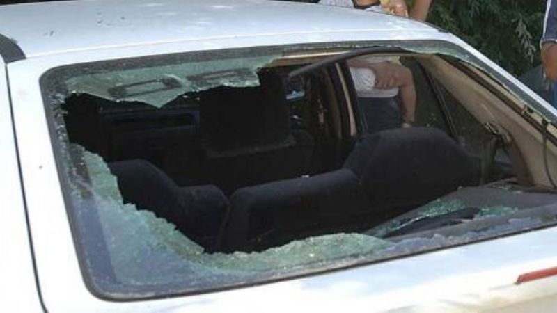 Demoran a dos adolescentes por romper un auto