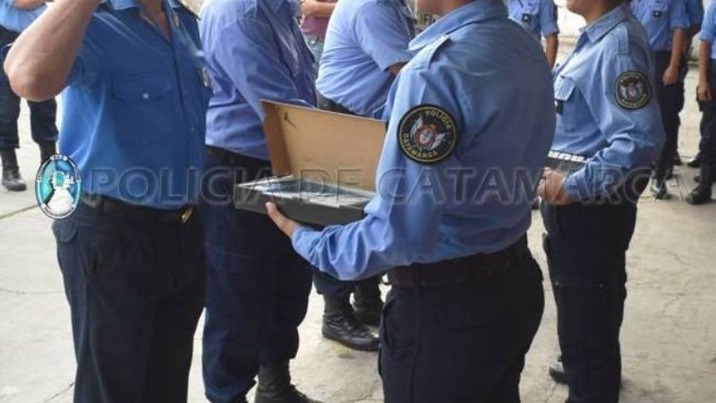 Entregan armas reglamentarias a Oficiales Ayudantes de la promoción Nº 62