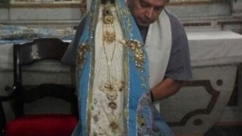La Virgen ya luce el manto  elegido para estas fiestas