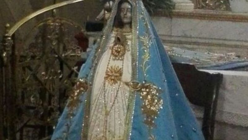 La Virgen ya luce el manto  elegido para estas fiestas