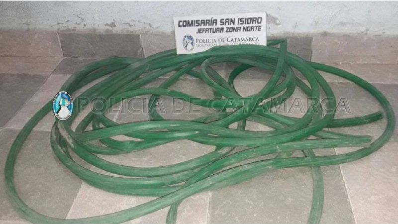 Fue sorprendido llevando una manguera para riego que no era suya