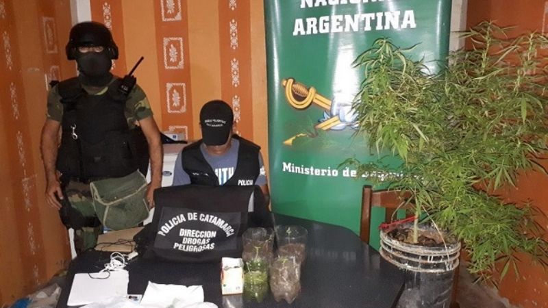 Desbaratan puntos de venta de droga y detienen a tres personas
