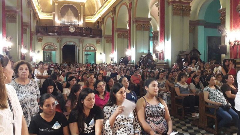 Cientos de niños y embarazadas rindieron tributo a la Madre Morena