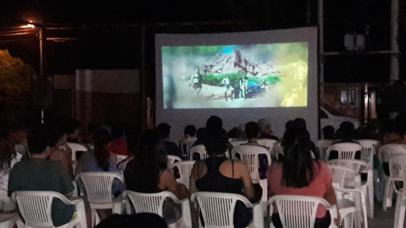 Gran convocatoria del Cine Móvil en los barrios de Capital