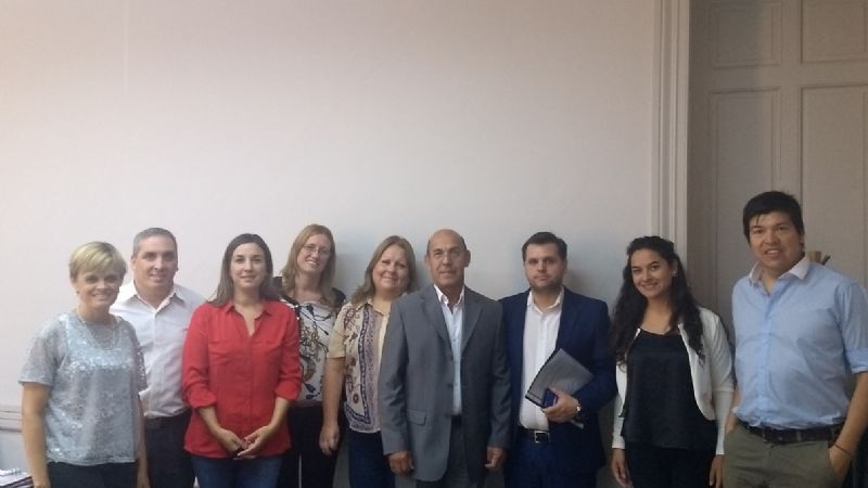 La UNCA potencia su rol social en instituciones del medio