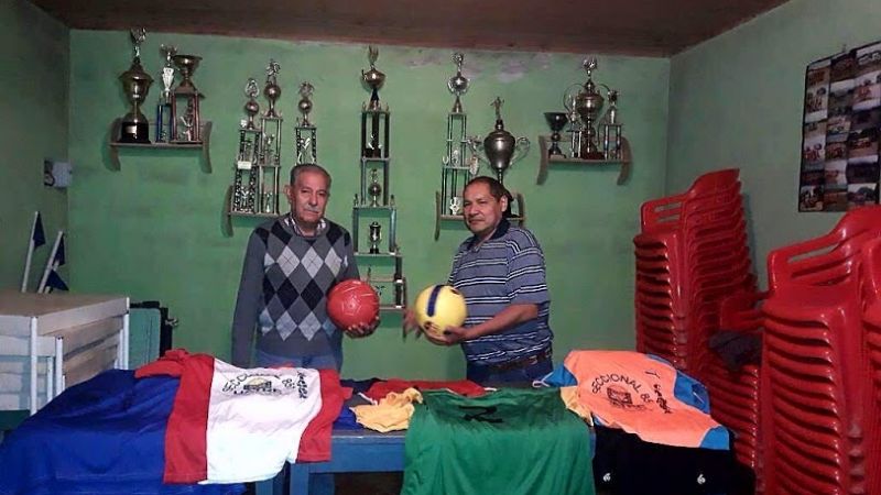 Entrega de indumentaria y pelotas al Club Deportivo Los Castillos